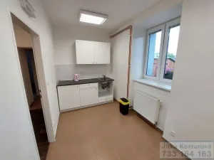 Pronájem obchodního prostoru, Krnov - Pod Bezručovým vrchem, Nádražní, 116 m2