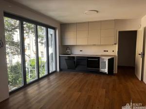 Pronájem bytu 1+kk, Praha - Vinohrady, Korunní, 34 m2