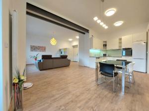 Pronájem bytu 2+kk, Hradec Králové, Škroupova, 71 m2