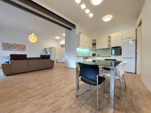 Pronájem bytu 2+kk, Hradec Králové, Škroupova, 71 m2