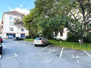 Pronájem garážového stání, Praha, Černokostelecká, 13 m2