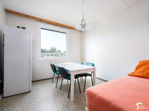 Prodej bytu 4+1, Seč, Sídl. 9. května, 90 m2