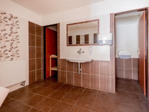 Pronájem obchodního prostoru, Pečky, Masarykovo nám., 185 m2