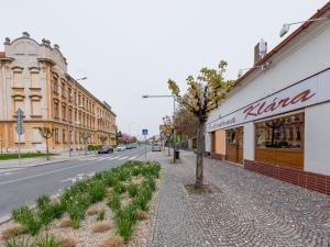 Pronájem obchodního prostoru, Pečky, Masarykovo nám., 185 m2