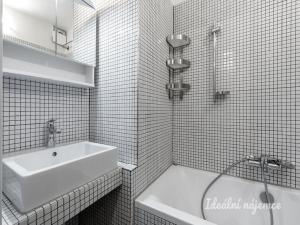 Pronájem bytu 3+kk, Praha - Smíchov, U Klavírky, 57 m2
