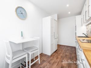Pronájem bytu 3+1, Praha - Modřany, Petržílova, 77 m2