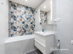 Pronájem bytu 3+1, Praha - Modřany, Petržílova, 77 m2