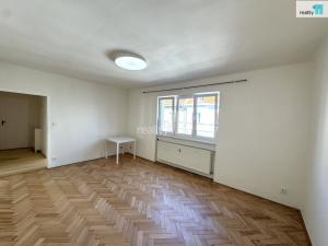 Pronájem bytu 1+1, Praha - Vinohrady, Kouřimská, 69 m2