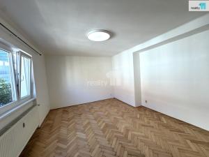 Pronájem bytu 1+1, Praha - Vinohrady, Kouřimská, 69 m2