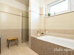 Pronájem rodinného domu, Hovorčovice, Střední, 76 m2