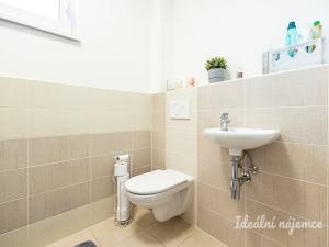 Pronájem rodinného domu, Hovorčovice, Střední, 76 m2