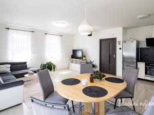 Pronájem rodinného domu, Hovorčovice, Střední, 76 m2