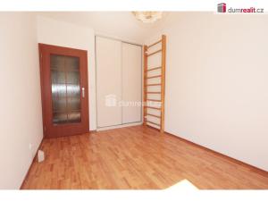 Pronájem bytu 2+kk, Praha - Kobylisy, Ke Stírce, 56 m2