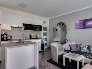 Pronájem bytu 2+kk, Praha - Kyje, Farkašova, 41 m2