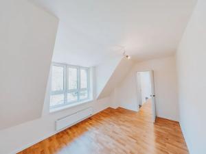 Prodej bytu 3+kk, Praha, Na Farkáně III, 80 m2