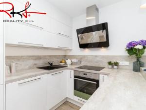 Prodej bytu 2+kk, Praha, Drnovská, 42 m2