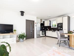 Pronájem bytu 3+kk, Hovorčovice, Střední, 76 m2