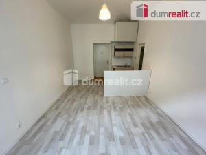 Pronájem bytu 1+kk, Praha - Smíchov, Kmochova, 22 m2