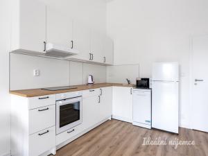 Pronájem bytu 2+kk, Praha - Kyje, Za černým mostem, 66 m2