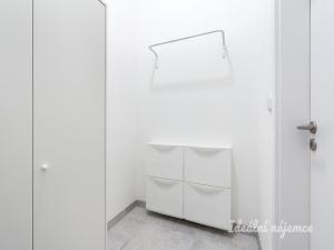 Pronájem bytu 2+kk, Praha - Kyje, Za černým mostem, 66 m2