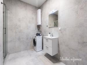 Pronájem bytu 2+kk, Praha - Kyje, Za černým mostem, 66 m2