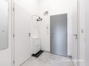 Pronájem bytu 2+kk, Praha - Kyje, Za černým mostem, 66 m2