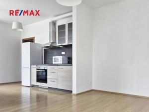 Pronájem bytu 1+kk, Praha - Vysočany, Pod Harfou, 32 m2