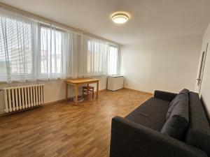 Pronájem bytu 1+kk, Praha, Běchorská, 33 m2