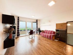Pronájem bytu 2+kk, Praha - Horní Měcholupy, Mantovská, 59 m2
