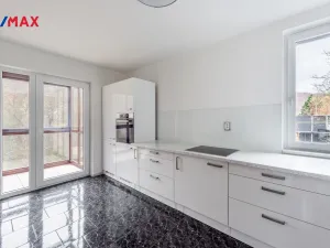 Prodej komerční nemovitosti, Měchenice, Hlavní, 330 m2