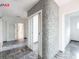 Prodej komerční nemovitosti, Měchenice, Hlavní, 330 m2