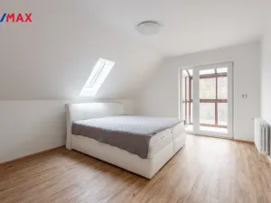 Prodej komerční nemovitosti, Měchenice, Hlavní, 330 m2