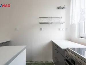 Prodej komerční nemovitosti, Měchenice, Hlavní, 330 m2