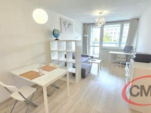 Pronájem bytu 2+kk, Praha, Dědinova, 47 m2