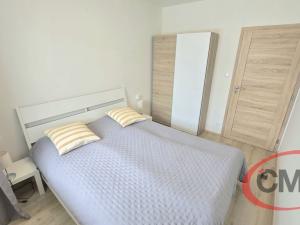 Pronájem bytu 2+kk, Praha, Dědinova, 47 m2