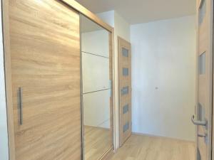 Pronájem bytu 2+kk, Praha, Dědinova, 47 m2