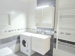 Pronájem bytu 2+kk, Praha, Dědinova, 47 m2