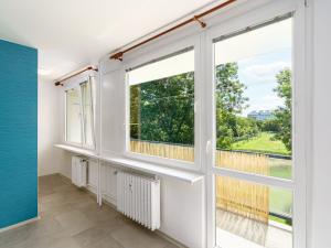 Pronájem bytu 1+kk, Praha - Prosek, Veltruská, 33 m2