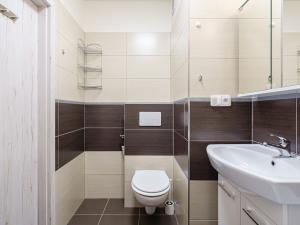 Pronájem bytu 1+kk, Praha - Prosek, Veltruská, 33 m2