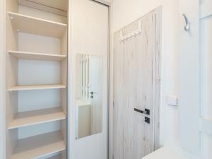 Pronájem bytu 1+kk, Praha - Prosek, Veltruská, 33 m2
