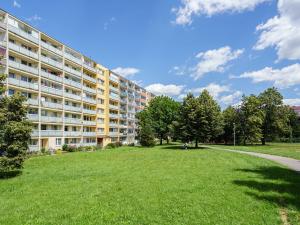 Pronájem bytu 1+kk, Praha - Prosek, Veltruská, 33 m2