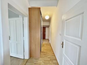 Pronájem bytu 3+1, Praha - Smíchov, Na Konvářce, 76 m2