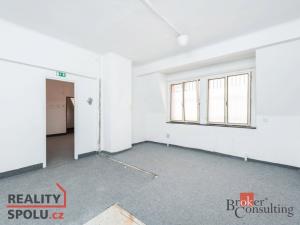 Prodej komerční nemovitosti, Karlovy Vary, Varšavská, 145 m2