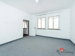 Prodej komerční nemovitosti, Karlovy Vary, Varšavská, 145 m2