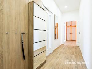 Pronájem bytu 2+1, Praha - Podolí, Na Klaudiánce, 72 m2