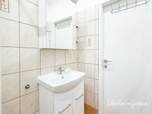Pronájem bytu 2+1, Praha - Podolí, Na Klaudiánce, 72 m2