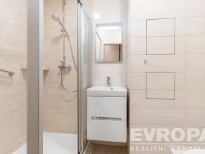 Pronájem bytu 2+1, Praha - Malešice, Skřivanská, 54 m2