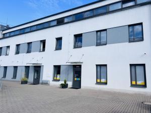 Pronájem obchodního prostoru, Pardubice, Bratranců Veverkových, 77 m2