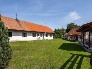 Prodej rodinného domu, Běrunice, V Koutě, 222 m2