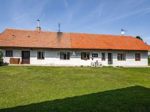 Prodej rodinného domu, Běrunice, V Koutě, 222 m2